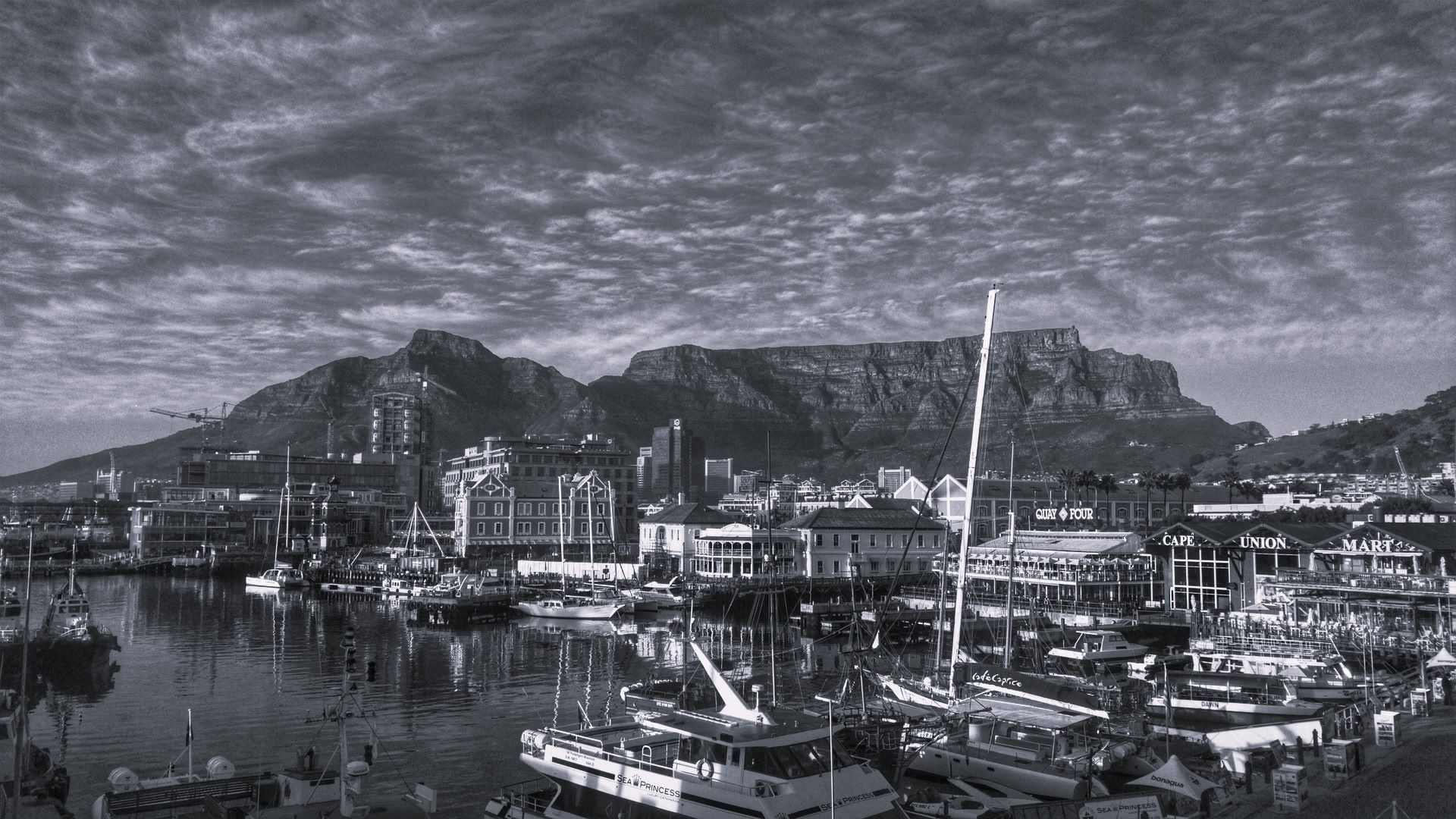 Black and white photo of Cape Town waterfront
